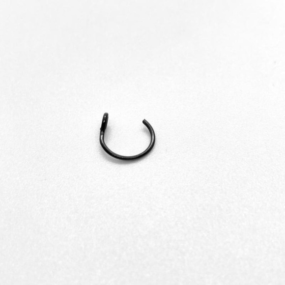 Single Fake Nose Ring Cuff - Black - Picture 4 of 6
